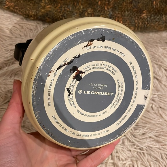 Le Creuset ombre white cream kettle - Picture 3 of 15
